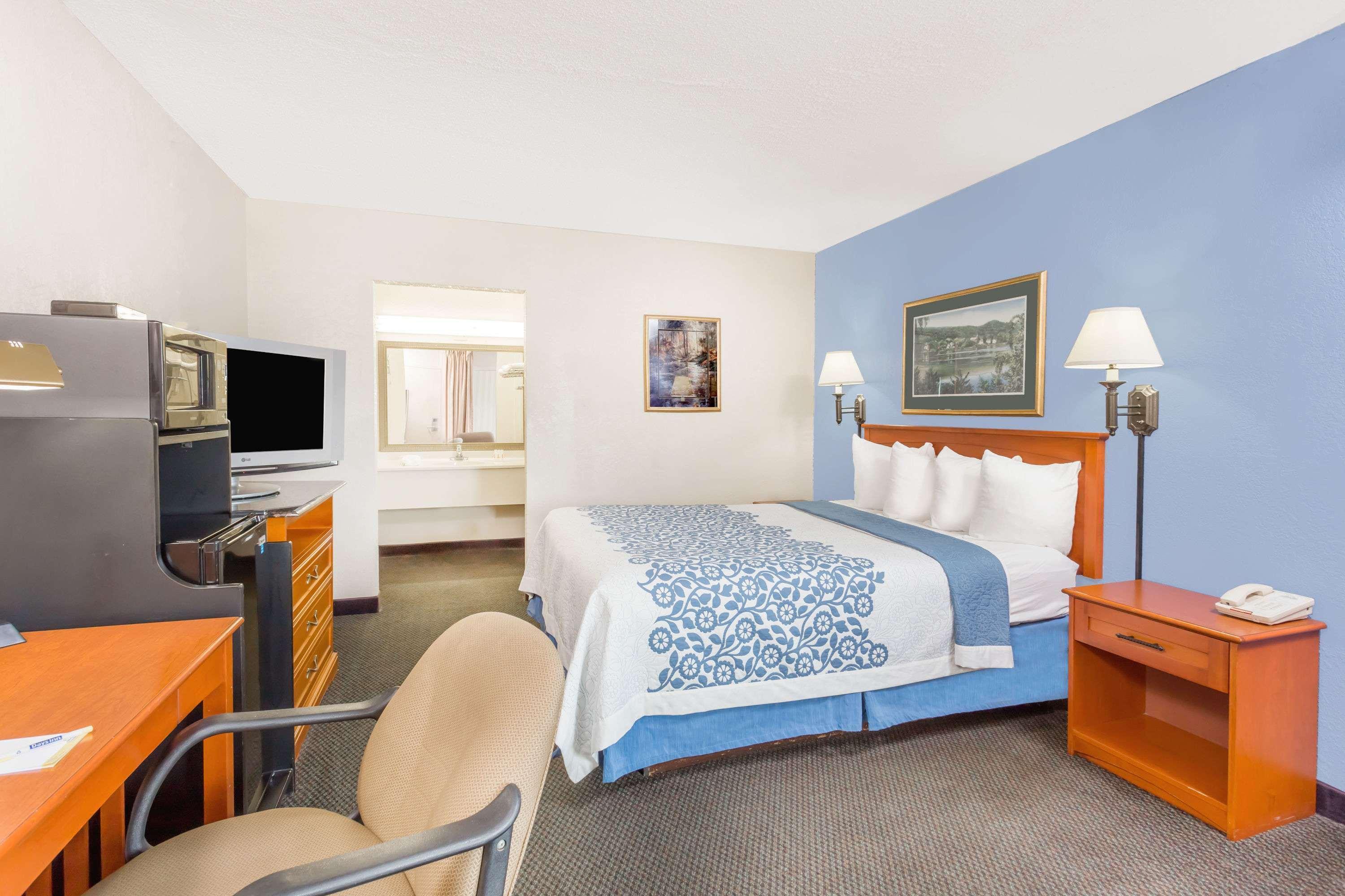 Days Inn By Wyndham Cedar Falls- University Plaza Eksteriør billede