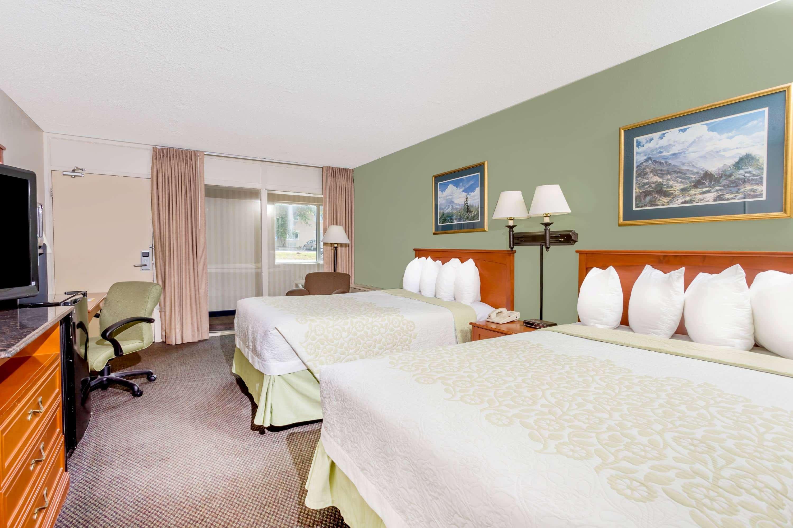 Days Inn By Wyndham Cedar Falls- University Plaza Eksteriør billede