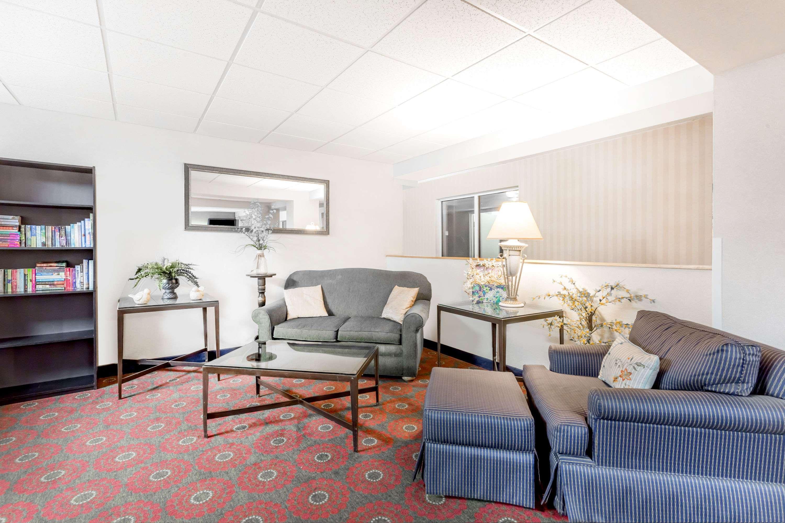 Days Inn By Wyndham Cedar Falls- University Plaza Eksteriør billede