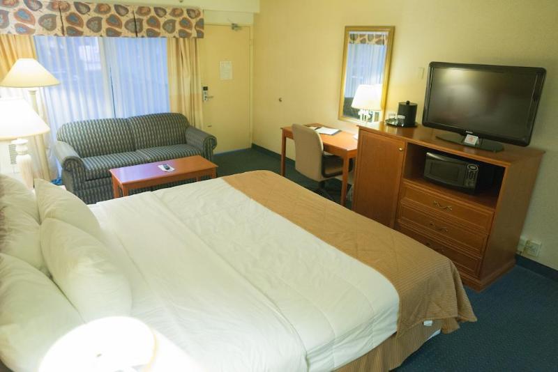 Days Inn By Wyndham Cedar Falls- University Plaza Eksteriør billede