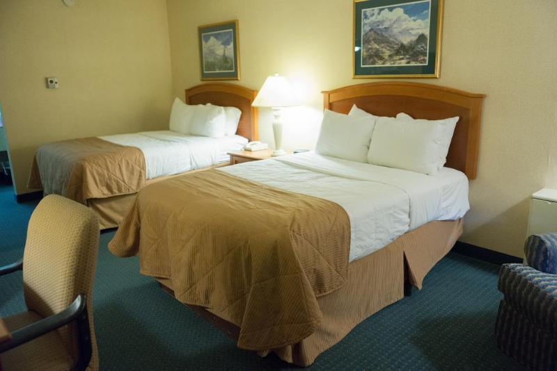 Days Inn By Wyndham Cedar Falls- University Plaza Eksteriør billede