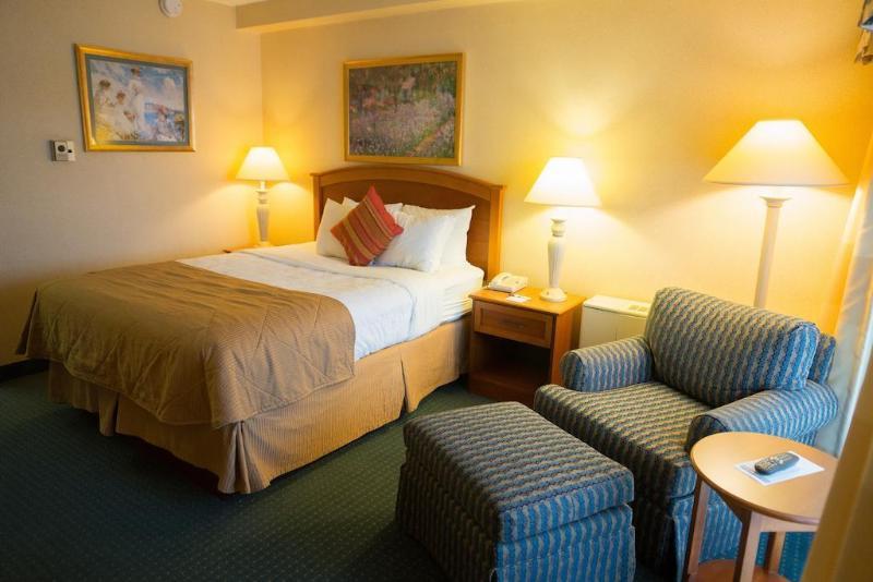 Days Inn By Wyndham Cedar Falls- University Plaza Eksteriør billede
