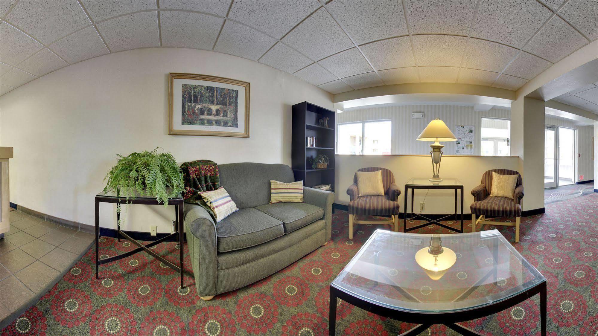 Days Inn By Wyndham Cedar Falls- University Plaza Eksteriør billede