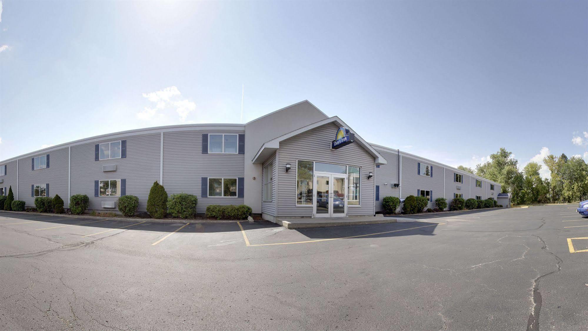 Days Inn By Wyndham Cedar Falls- University Plaza Eksteriør billede